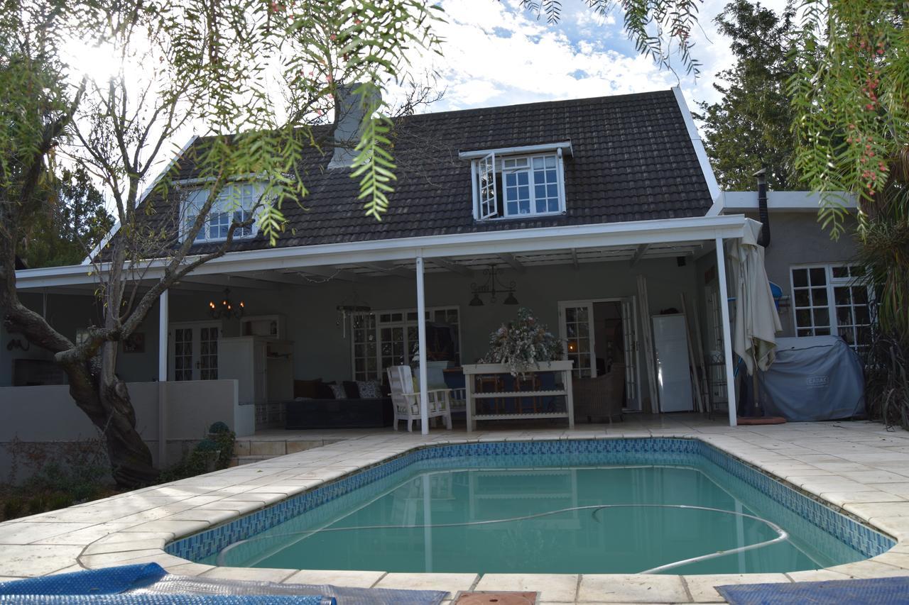 סומרסט ווסט Almond Cottage Bed & Breakfast מראה חיצוני תמונה