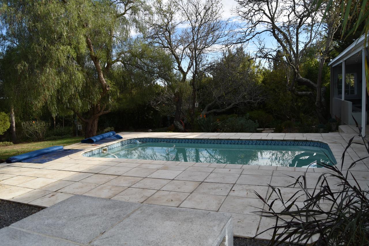 סומרסט ווסט Almond Cottage Bed & Breakfast מראה חיצוני תמונה