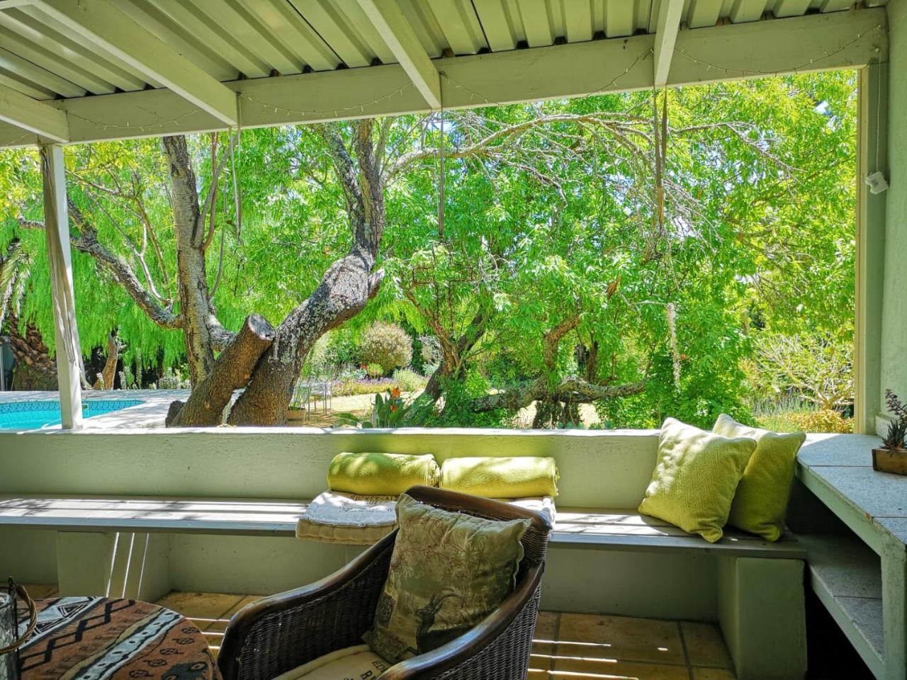 סומרסט ווסט Almond Cottage Bed & Breakfast מראה חיצוני תמונה