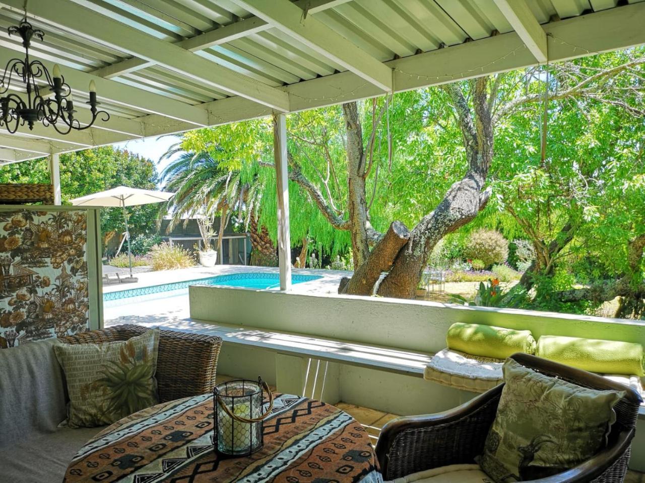 סומרסט ווסט Almond Cottage Bed & Breakfast מראה חיצוני תמונה