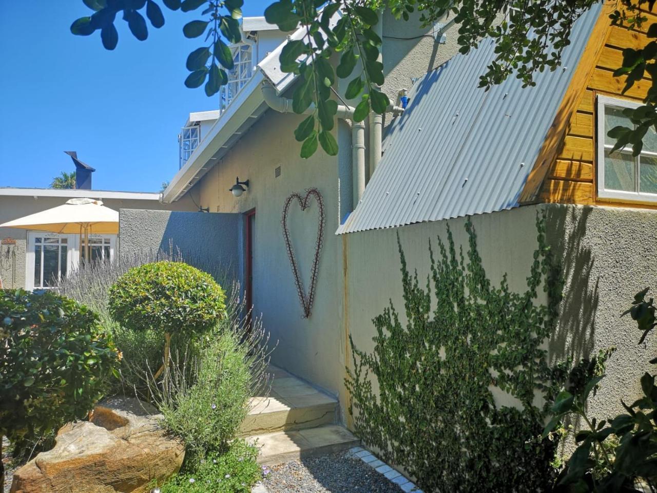 סומרסט ווסט Almond Cottage Bed & Breakfast מראה חיצוני תמונה
