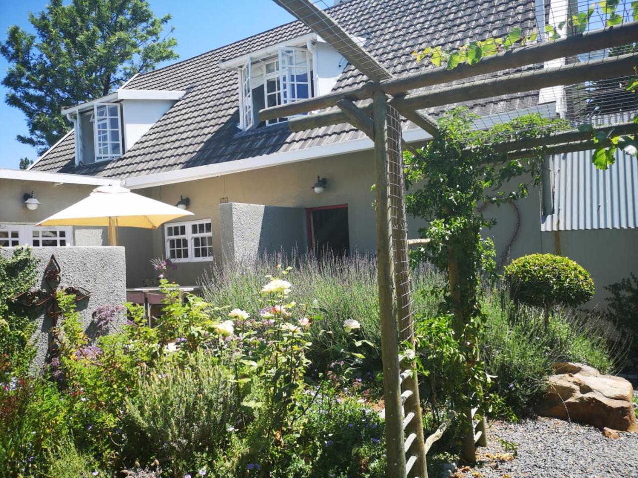 סומרסט ווסט Almond Cottage Bed & Breakfast מראה חיצוני תמונה