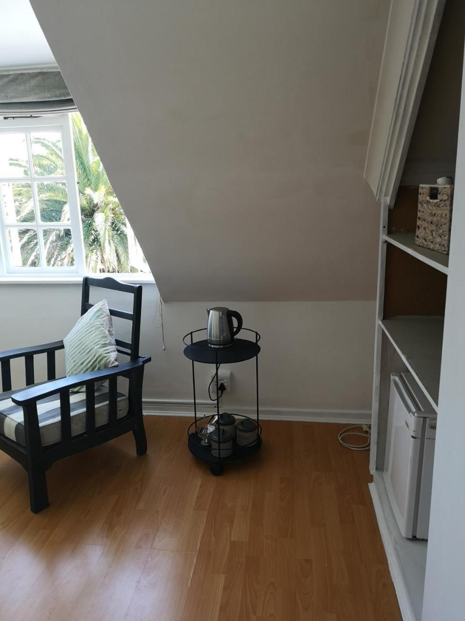 סומרסט ווסט Almond Cottage Bed & Breakfast מראה חיצוני תמונה