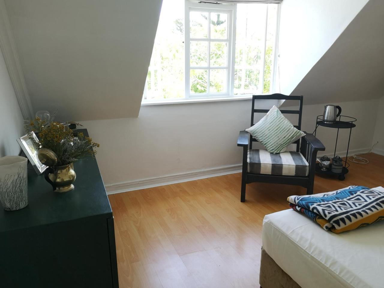 סומרסט ווסט Almond Cottage Bed & Breakfast מראה חיצוני תמונה
